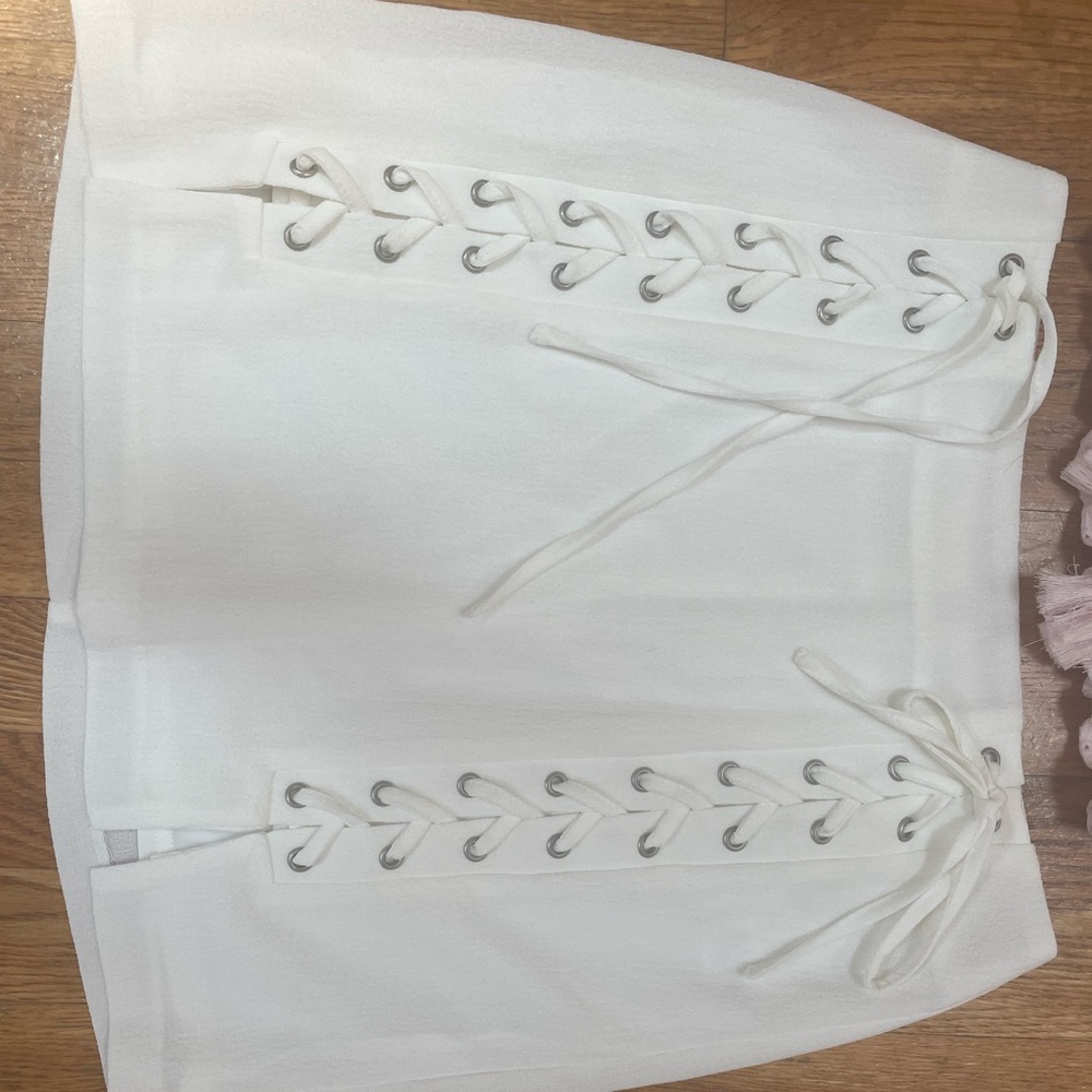 White body on tie front cross cross skirt